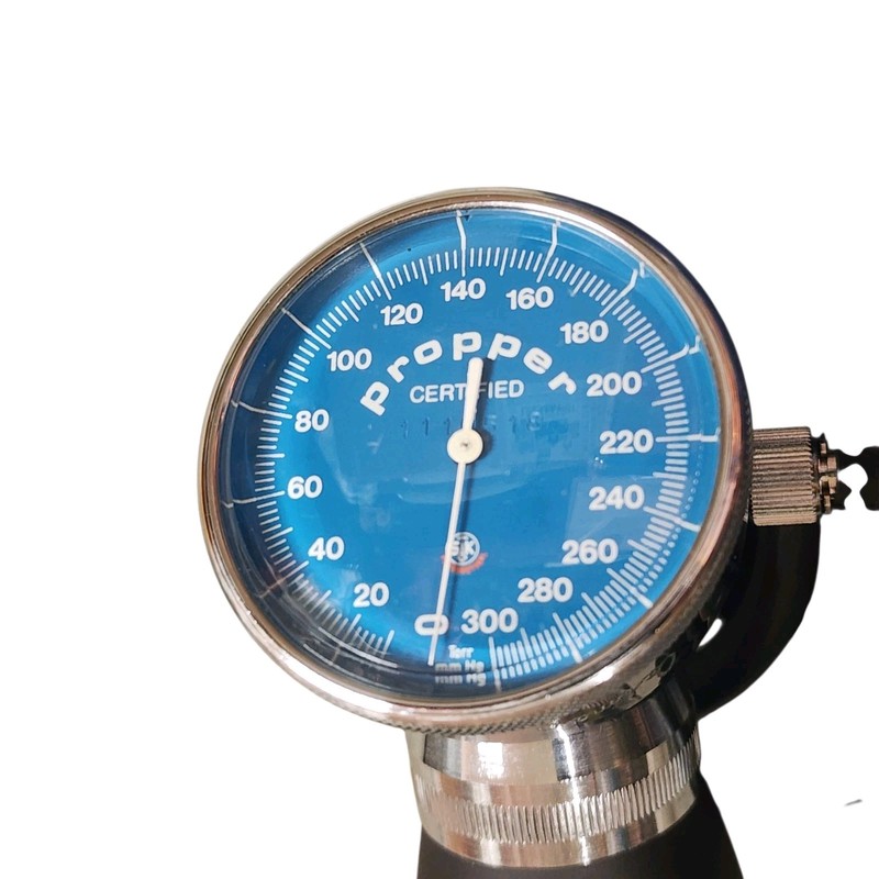 Propper Vintage Sphygmomanometer With Case gallery