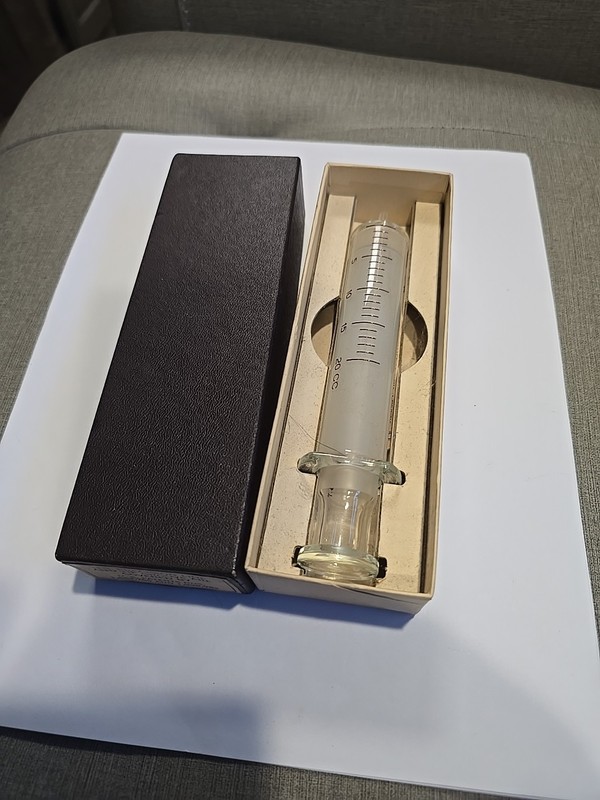 Vintage B-D Yale Luer-Lok 1cc Tuberculin Glass Syringe 10YL Box gallery