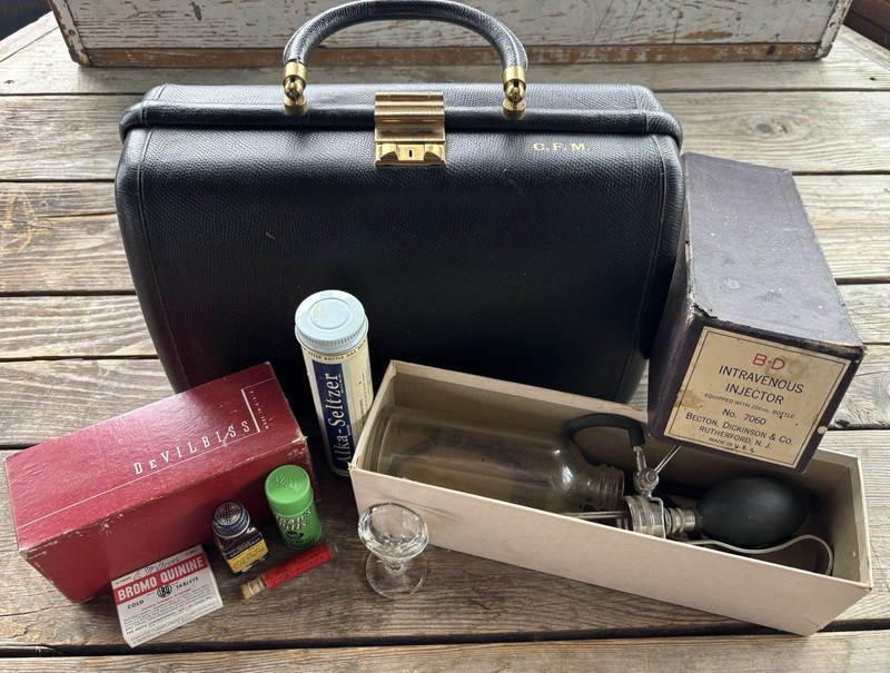 Vtg Lesco Doctor Bag~B-D Glass IV Kit~DeVilbiss Atomizer~Empty Glass Med Jars