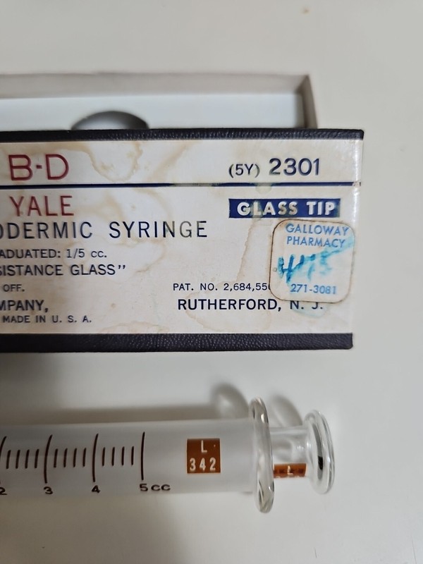 Vintage Becton Dickinson BD Yale Box, Glass Hypodermic Syringe 5cc 5y 2301 READ gallery