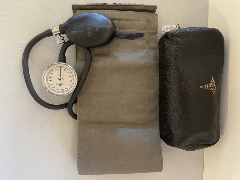 Vintage Propper Mfg. Co. Blood Pressure Cuff Sphygmomanometer w/ Case gallery