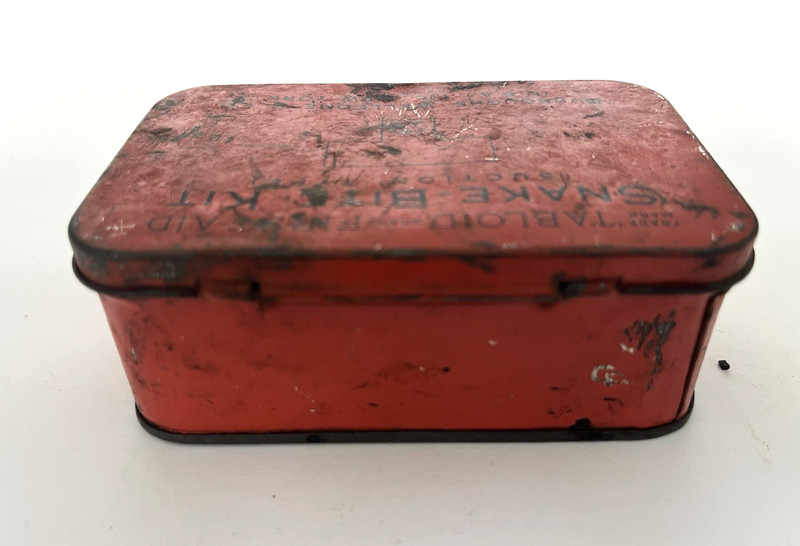 Vintage Tabloid First Aid Snake Bite Kit Tin Burroughs Wellcome Medical gallery