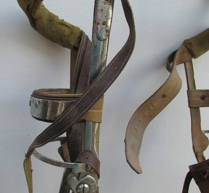 OLD COUPLE OF LEG BRACE, MADE IN NICKELED IRON & LEATHER, USED, IDEAL STEAMPUNK gallery