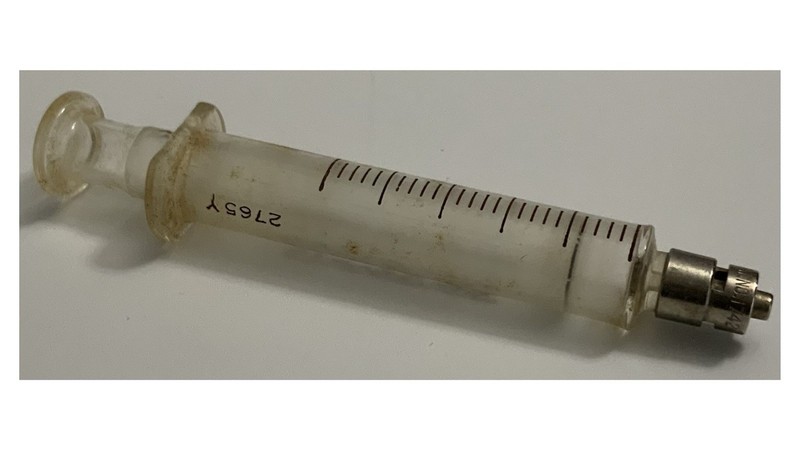 Vtg B-D Yale Lok Hypodermic 5cc Glass Syringe- Becton Dickinson - #2765Y gallery