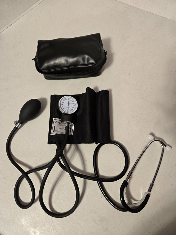 HealthSmart Blood Pressure Cuff Sphygmomanometer – Adult – Latex Free w/Case