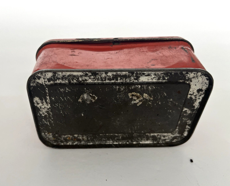 Vintage Tabloid First Aid Snake Bite Kit Tin Burroughs Wellcome Medical gallery