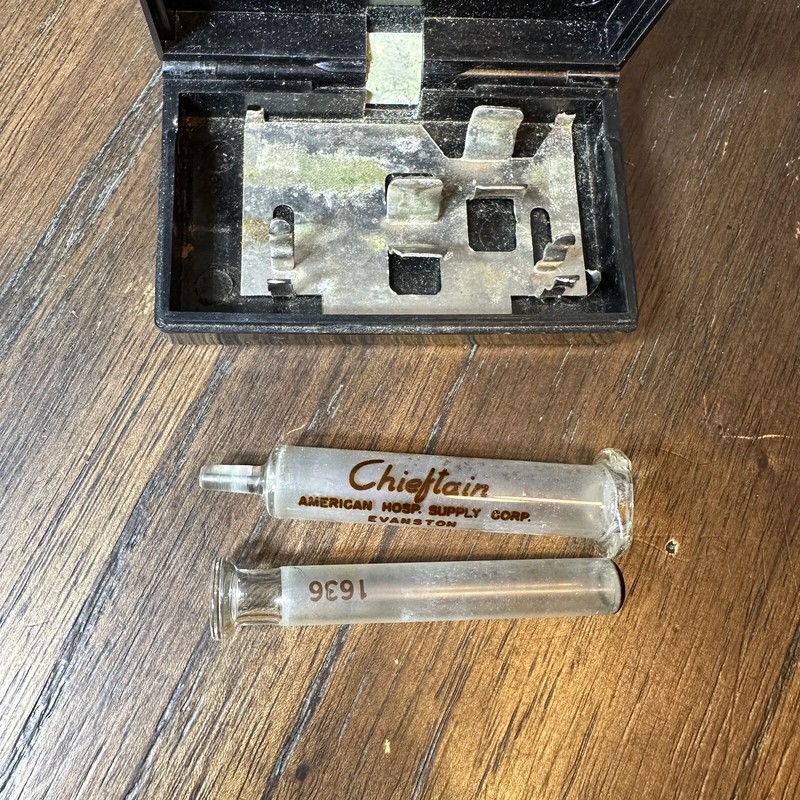 VTG 2 cc Glass Syringe with Plunger w/Original Storage Case, #1636 gallery