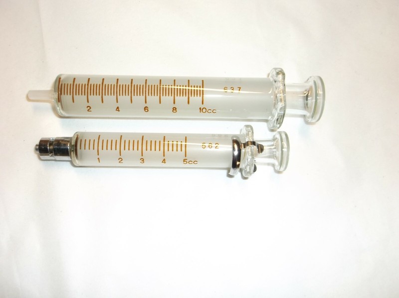 2 VINTAGE GLASS LUER SYRINGES, Lot 2, 10cc & 5cc, With original blue boxes gallery