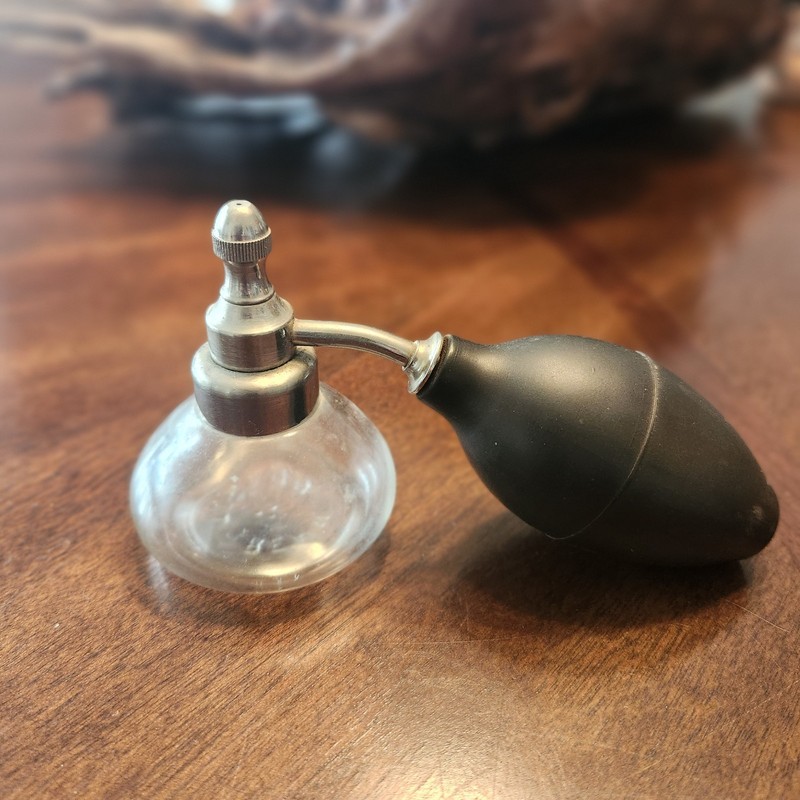 vintage DeVilbiss No. 127 apothecary atomizer, 1930s. From Rehn Toledo
