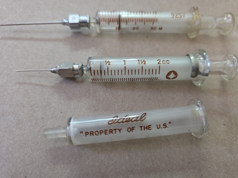 VTG Ideal and Hypo Medical Glass 2cc Syringe Military War History marked gallery
