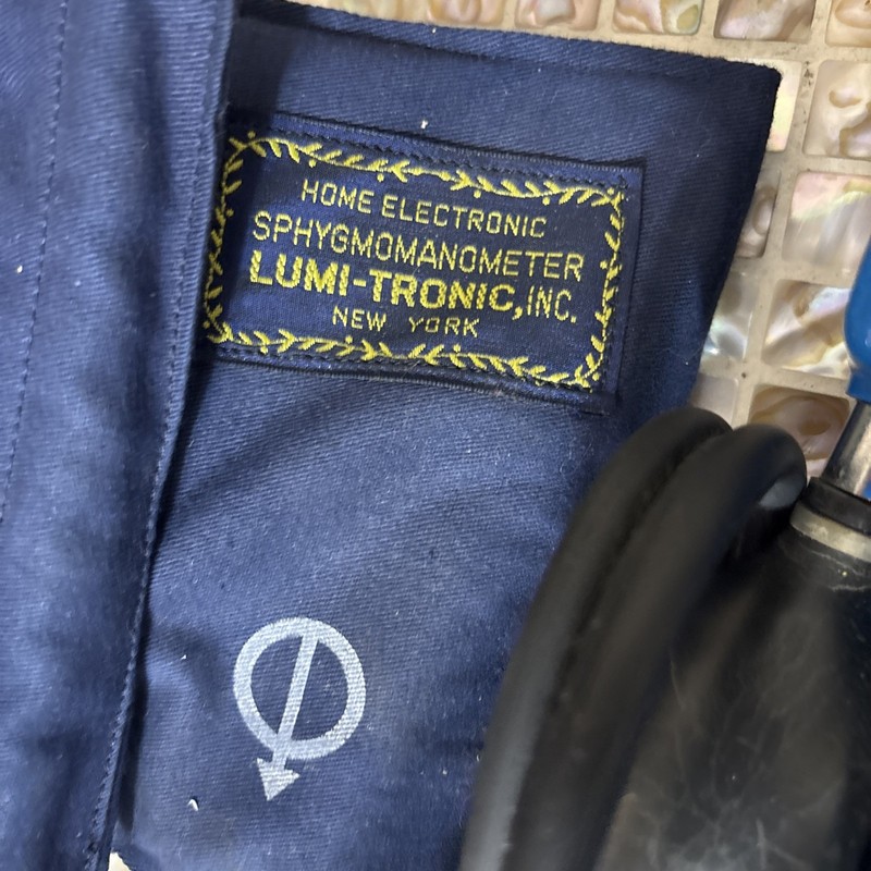LUMI-TRONIC III VTG ELECTRONIC SPHYGMOMANOMETER Japan gallery