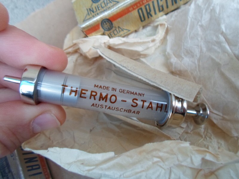 Vintage 1970's LOT of 5 GermanThermo Glass Syringe Injecta Original Record 5ml gallery