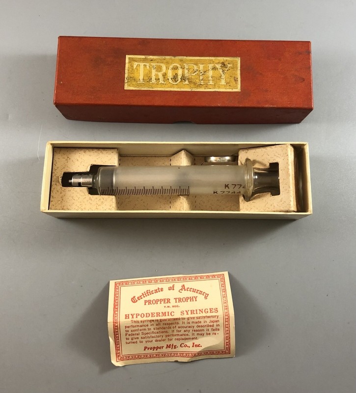 VINTAGE GLASS SYRINGE Proper Trophy with Box and COA – Made in Japan Xy7