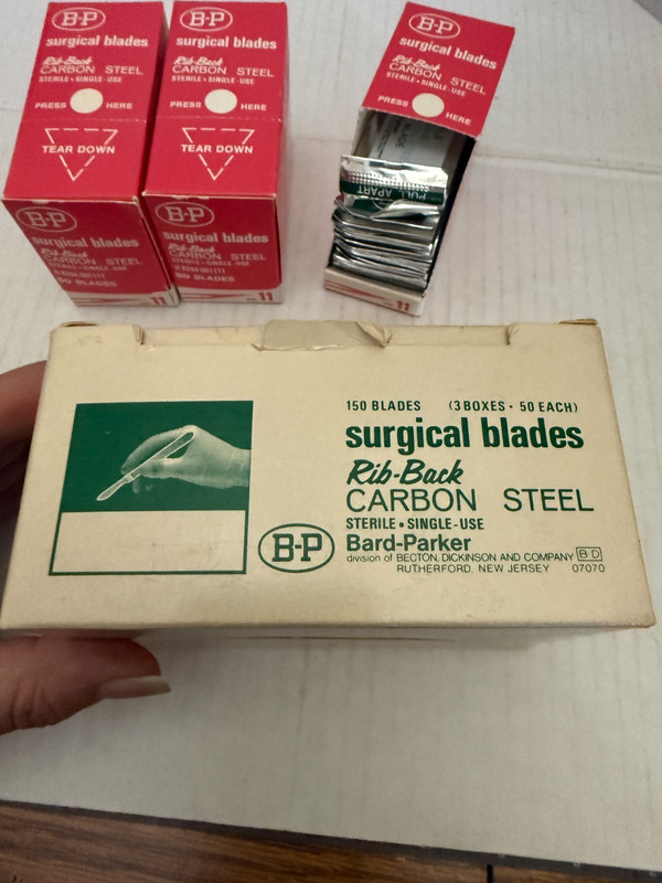 139 Vintage B-P Bard-Parker Carbon Steel No. 11 Rib Back Scalpel Blades With Box gallery