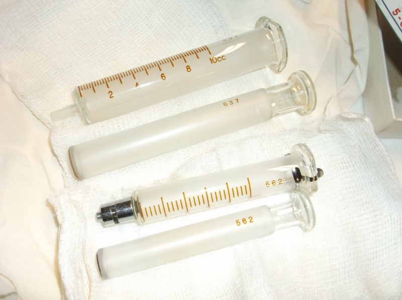 2 VINTAGE GLASS LUER SYRINGES, Lot 2, 10cc & 5cc, With original blue boxes gallery