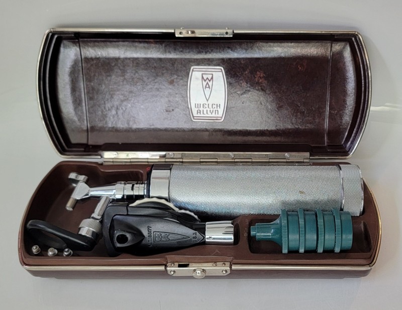 Vintage 1950s WELCH ALLYN Ophthalmoscope/Otoscope Kit in Bakelite Case TESTED