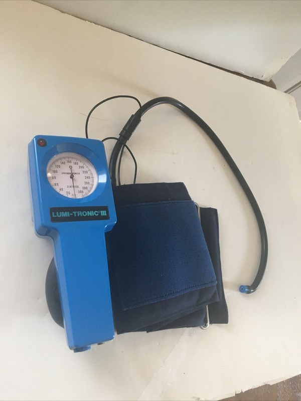 LUMI-TRONIC III Home Electronic BLOOD PRESSURE Unit 9V Medical Device - 60L gallery