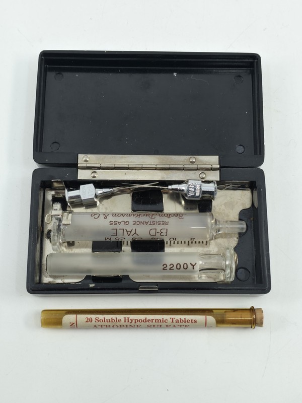 Vintage B-D Yale Hypodermic Syringe Kit Atropine Sulfate Apothecary Medical