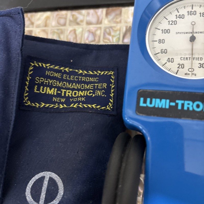LUMI-TRONIC III VTG ELECTRONIC SPHYGMOMANOMETER Japan gallery