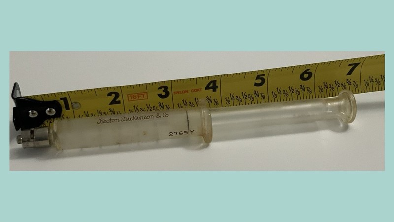 Vtg B-D Yale Lok Hypodermic 5cc Glass Syringe- Becton Dickinson - #2765Y gallery