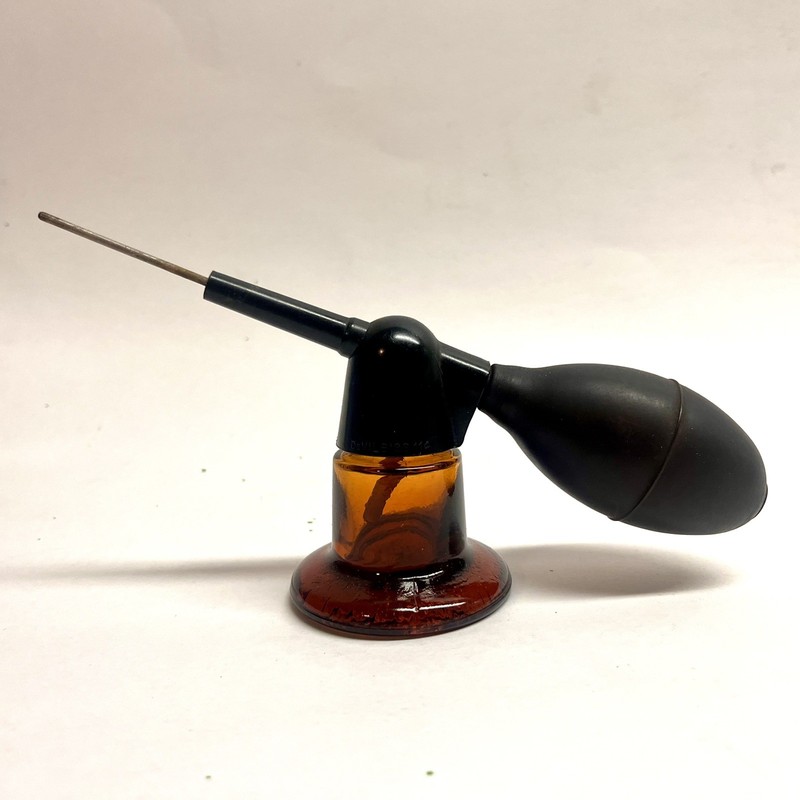 Nose & Throat Atomizer – Vintage Amber Glass Devilbiss