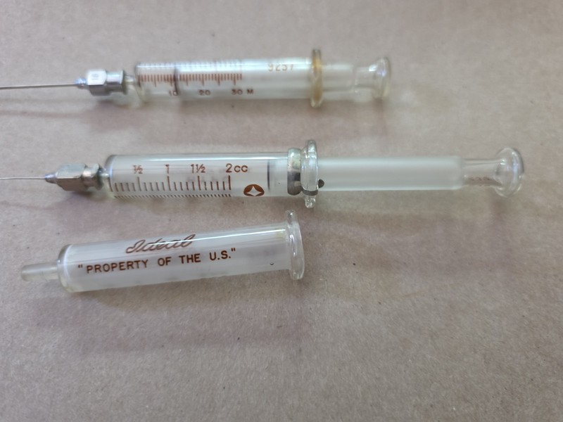 VTG Ideal and Hypo Medical Glass 2cc Syringe Military War History marked gallery