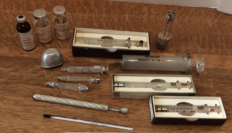 Vintage B-D YALE LUER-LOK, EISELE, IDEAL, APEX, GLASS SYRINGES, SNAKE BITE KIT gallery