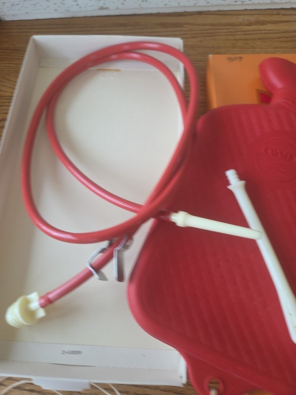 VINTAGE DAVOL COMFY WATER BOTTLE/SYRINGE COMBINATION #12-RED RUBBER ORIGINAL BOX gallery