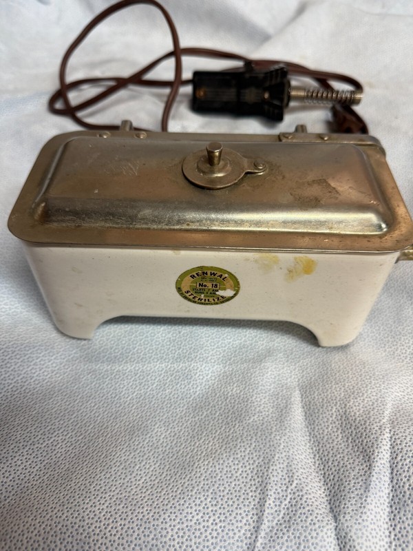 Vintage medical/Surgical sterilizer, Renwal, No 18, untested