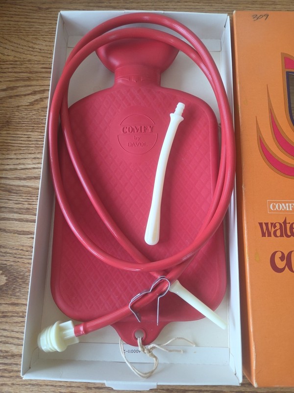 VINTAGE DAVOL COMFY WATER BOTTLE/SYRINGE COMBINATION #12-RED RUBBER ORIGINAL BOX gallery