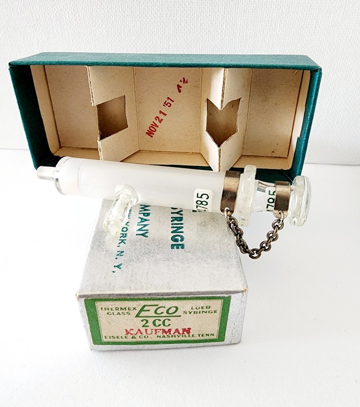 Vintage Eisele Hypodermic Glass Syringe 2CC #4785 from 1951 in original package gallery