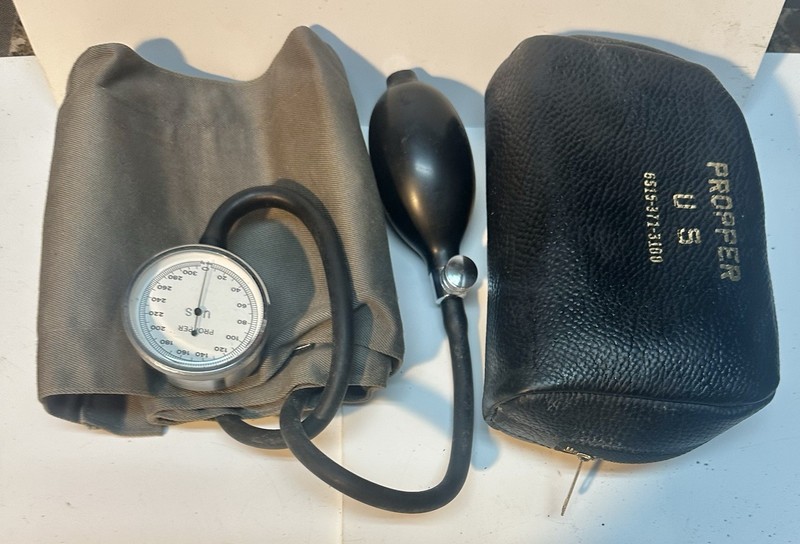 Vintage Propper Military Sphygmomanometer Blood Pressure Cuff (11)