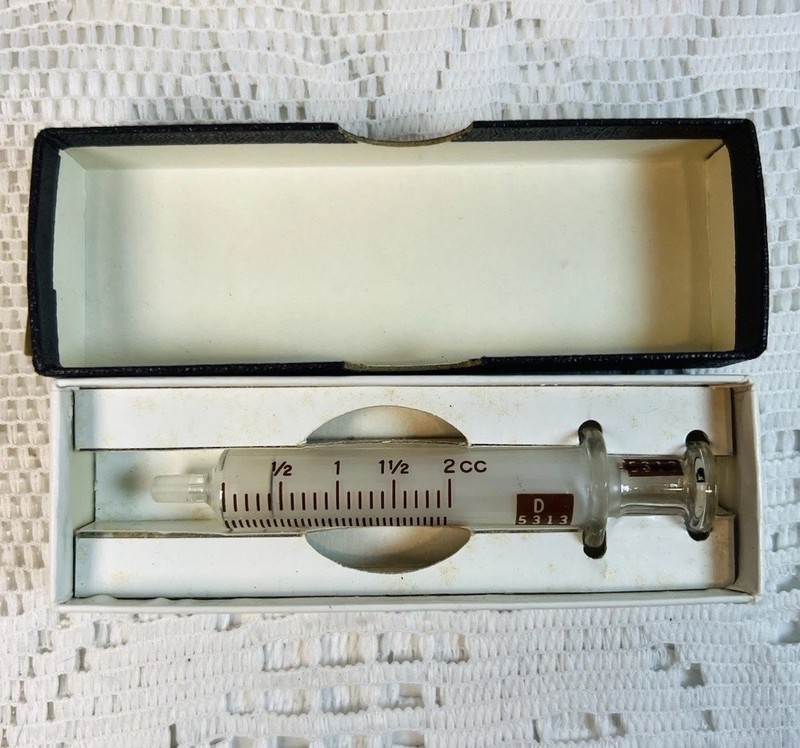 Vintage Becton Dickinson Glass Hypodermic Syringe 2cc w/ Box USA