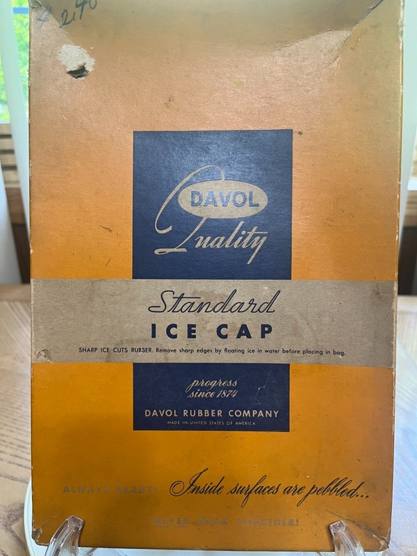 VINTAGE DAVOL STANDARD ICE CAP HOUSEHOLD #402 FROM THE 1940’S