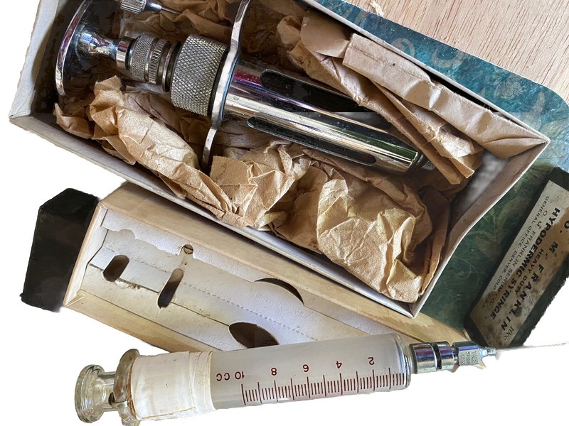 Vintage Metal & Glass Veterinarian Luerlock SyringesWith NeedlesAnd Original Box gallery