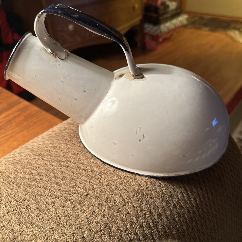 Vintage 1949’s Antique Hospital Enamel Ware Men’s Bedside Urinal w/Handle gallery