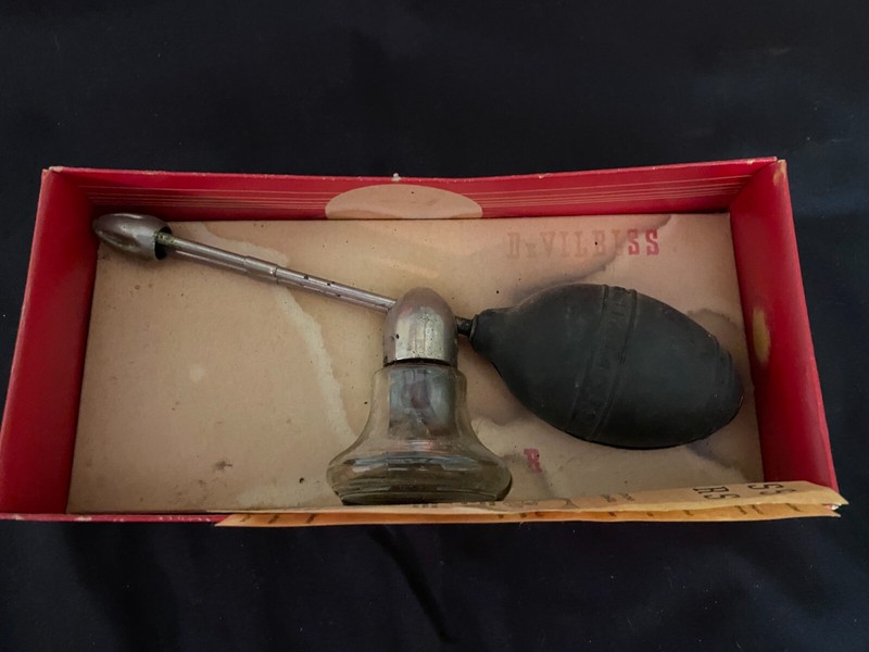 VINTAGE DEVILBLISS ATOMIZER NOSE THROAT SPRAY WITH ORIGINAL BOX