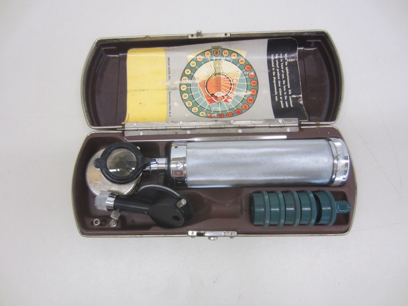 Vintage Welch Allyn Otoscope Ophthalmoscope in Bakelite Case w/Instructions