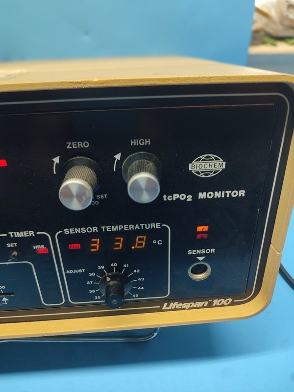 Vintage Lifespan 100 tsPO2 monitor, Model 2005BN, 105-125 V, 50Hz-60 Amp gallery