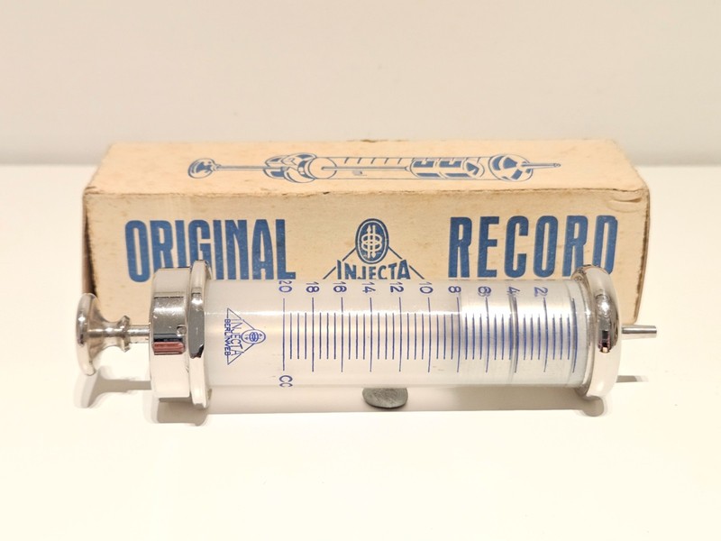 VINTAGE NOS 20ml METAL AND GLASS GERMANY MEDICAL SYRINGE”ORIGINAL RECORD”INJECTA