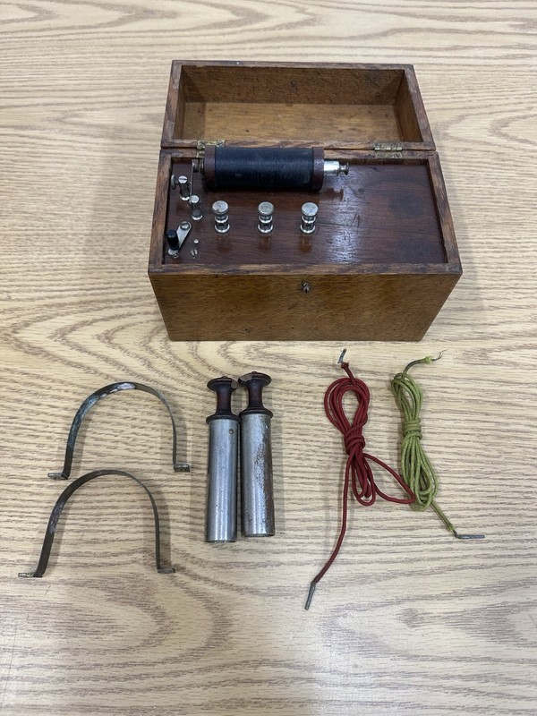 Antique Electrotherapy Device. *UNTESTED