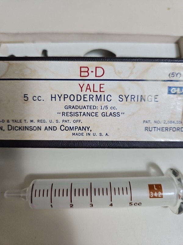 Vintage Becton Dickinson BD Yale Box, Glass Hypodermic Syringe 5cc 5y 2301 READ gallery