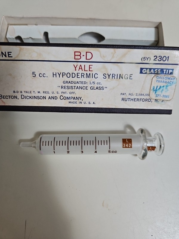Vintage Becton Dickinson BD Yale Box, Glass Hypodermic Syringe 5cc 5y 2301 READ gallery