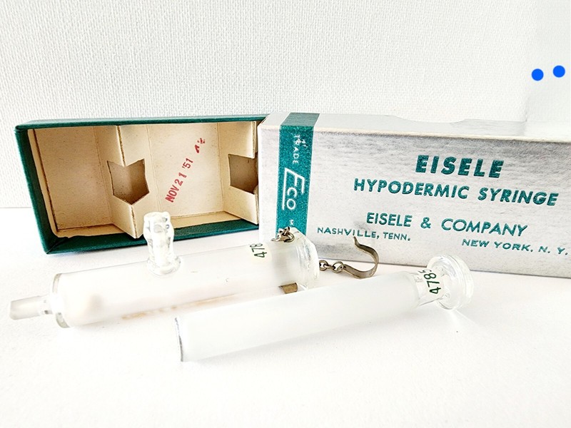 Vintage Eisele Hypodermic Glass Syringe 2CC #4785 from 1951 in original package gallery