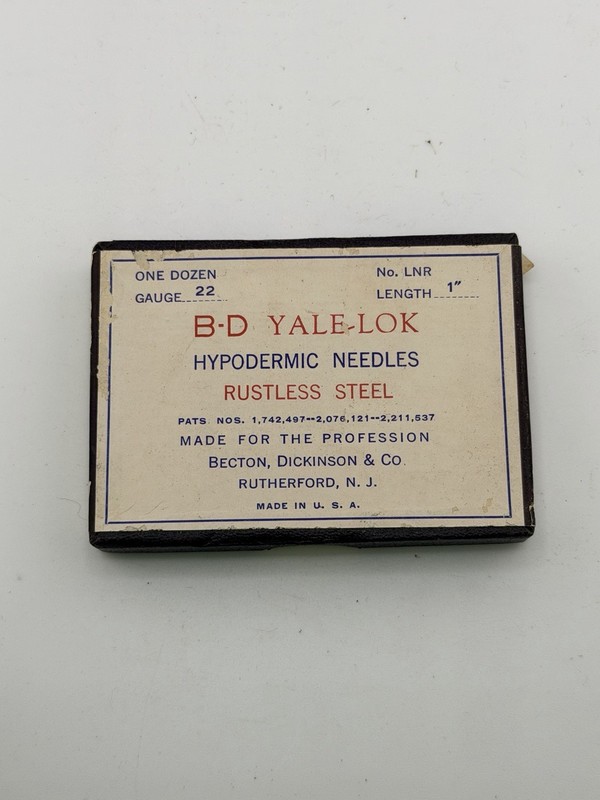 Vintage B-D Yale-Lok Hypodermic Needles Set 22 Gauge 1” Medical W/ Case