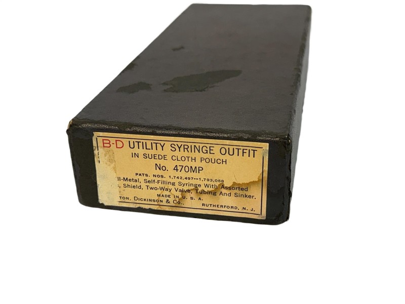 B-D Utility Syringe Outfit Self Filling No. 470mp w/ Suede Cloth Pouch gallery