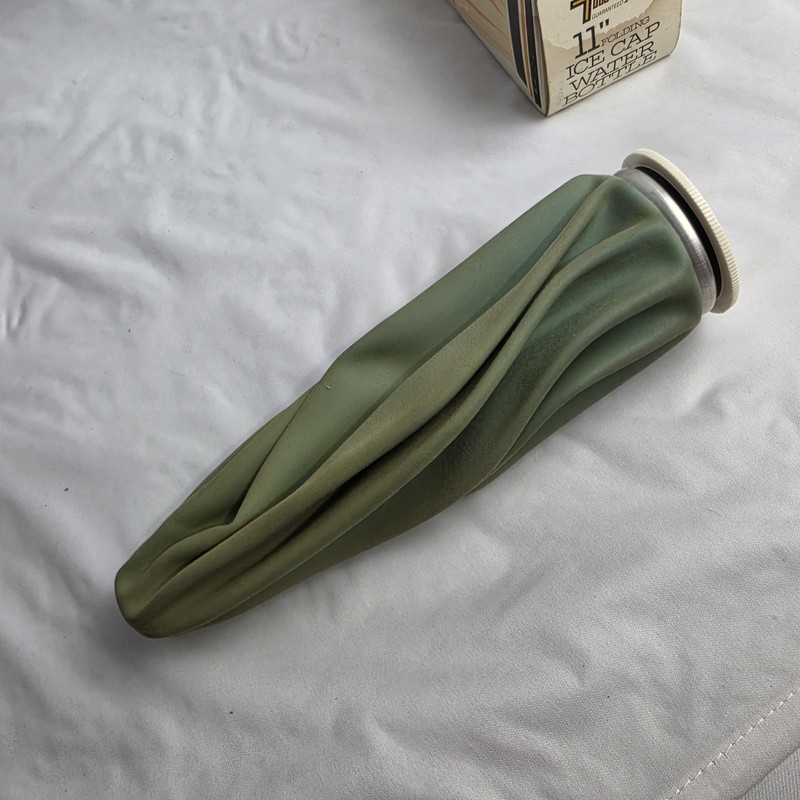 Vintage 1960's Finesse 11" Ice Cap Water Bottle Hot / Cold Original Box MCM gallery