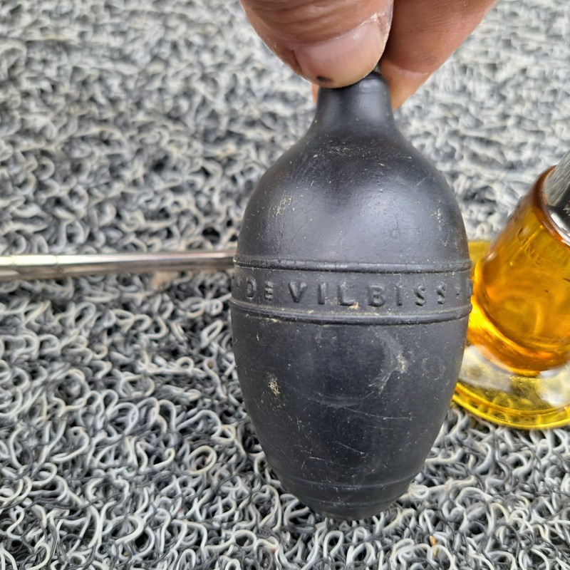 Vintage DeVilbiss No.16 GLYO-Thymoline-Nose & Throat Oil Sprayer gallery