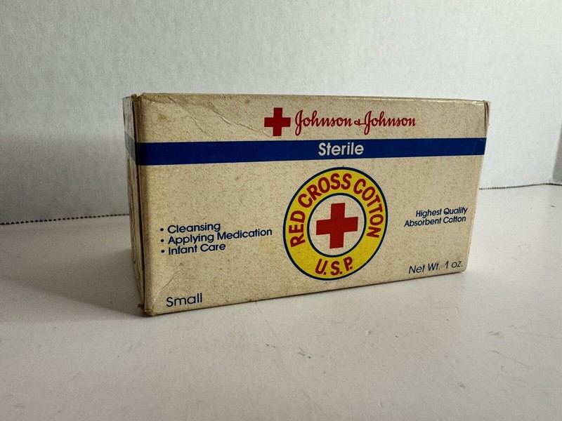 SEALED Vintage BOX Of Johnson & Johnson RED CROSS 2 oz. COTTON - 1980's