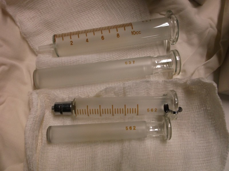 2 VINTAGE GLASS LUER SYRINGES, Lot 2, 10cc & 5cc, With original blue boxes gallery
